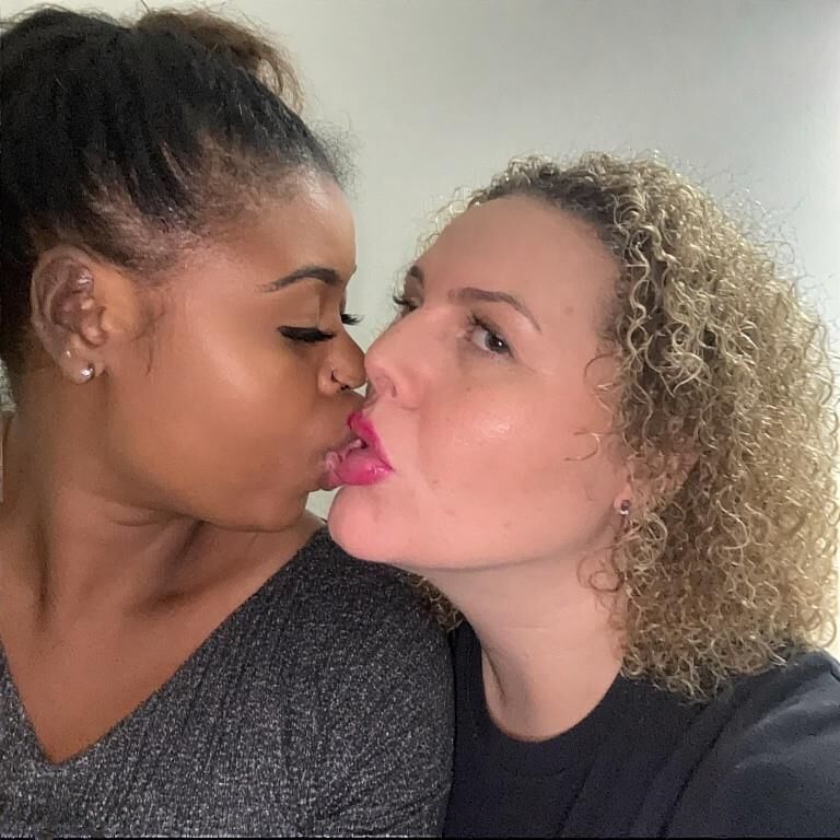 Interracial lesbian kissing