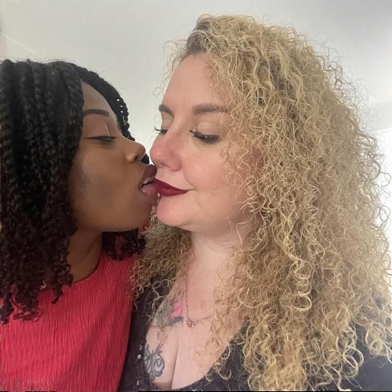 Interracial lesbian kissing