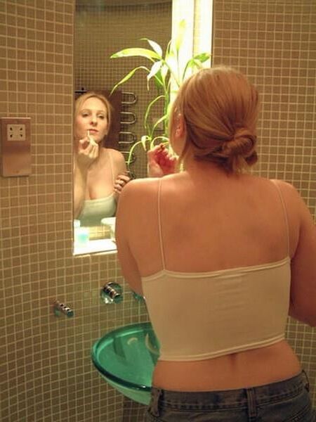 Jessica dans sa salle de bain