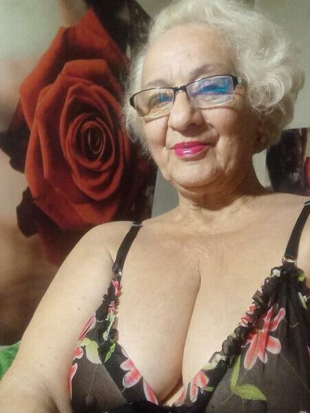 Omas und Milfs in Dessous