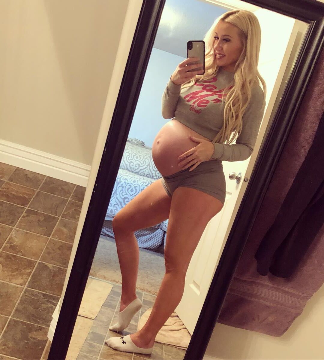 Superbe blonde enceinte