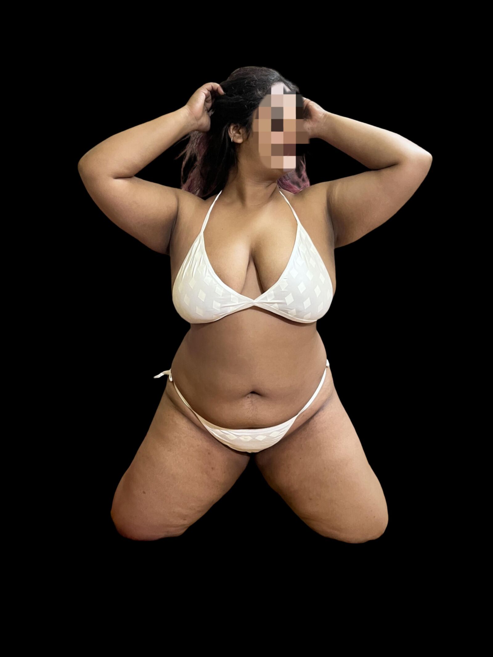 Esposa india gordita en su bikini favorito