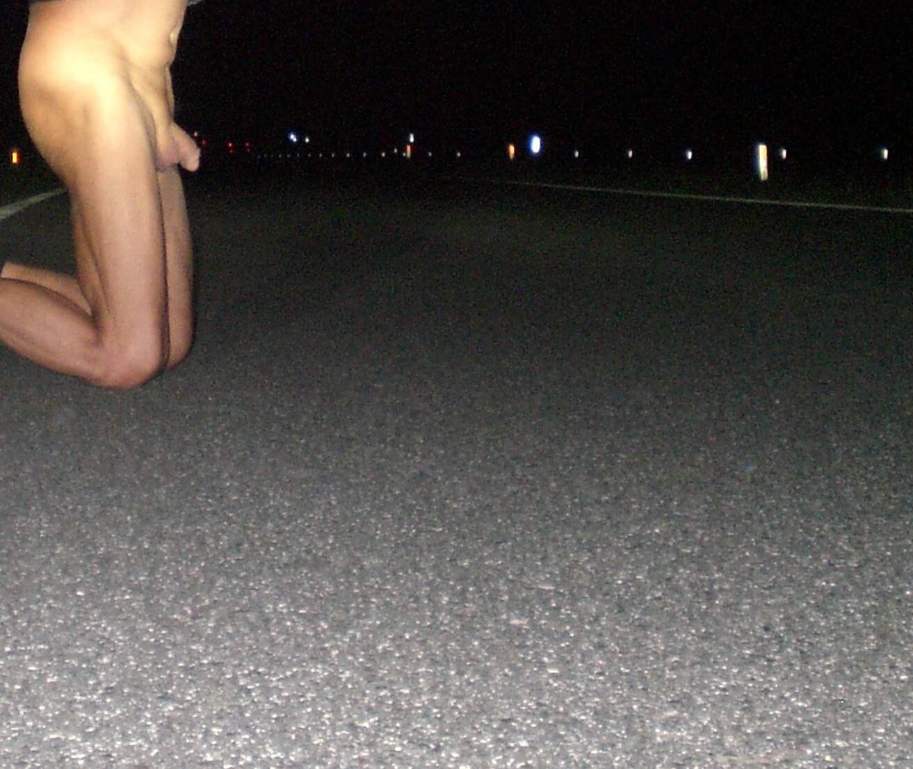 車の前のヘッドライトで