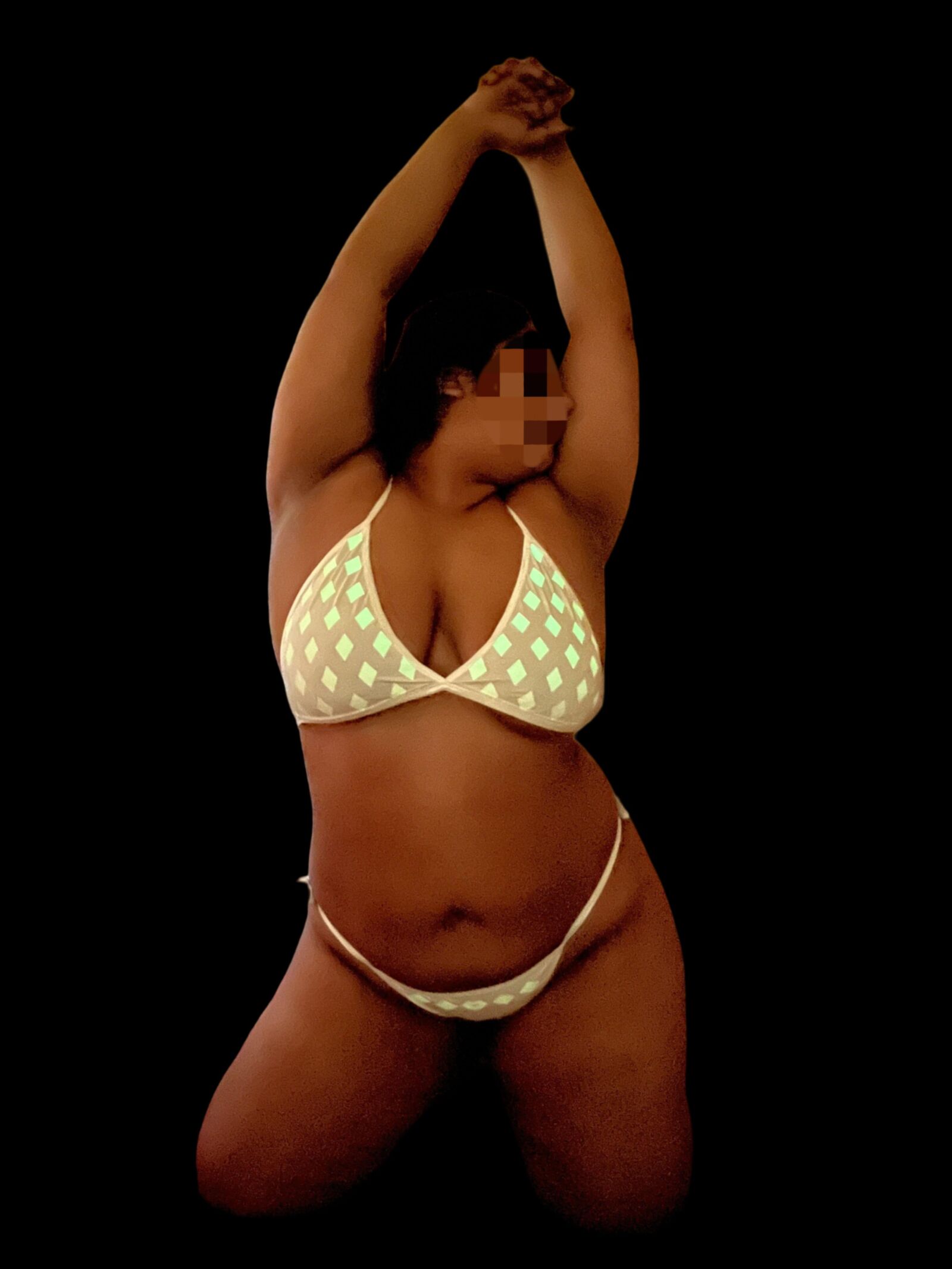 Esposa india gordita en su bikini favorito