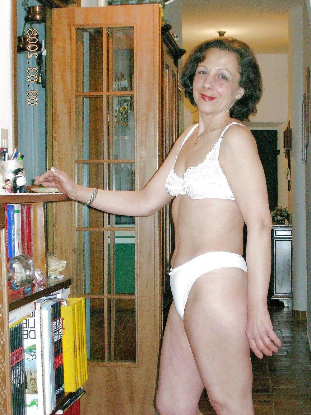 Omas und Milfs in Dessous