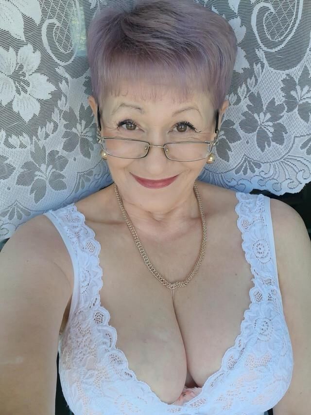 Omas und Milfs in Dessous