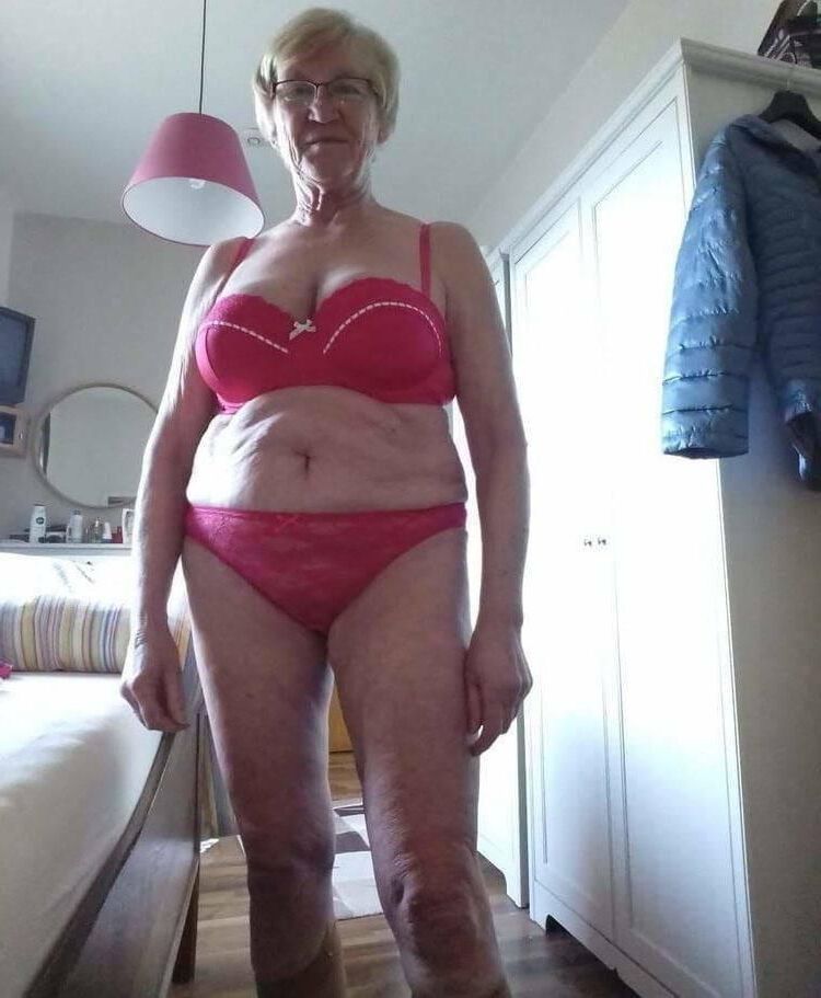 Omas und Milfs in Dessous