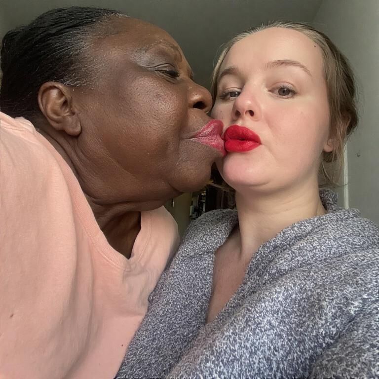 Interracial lesbian kissing