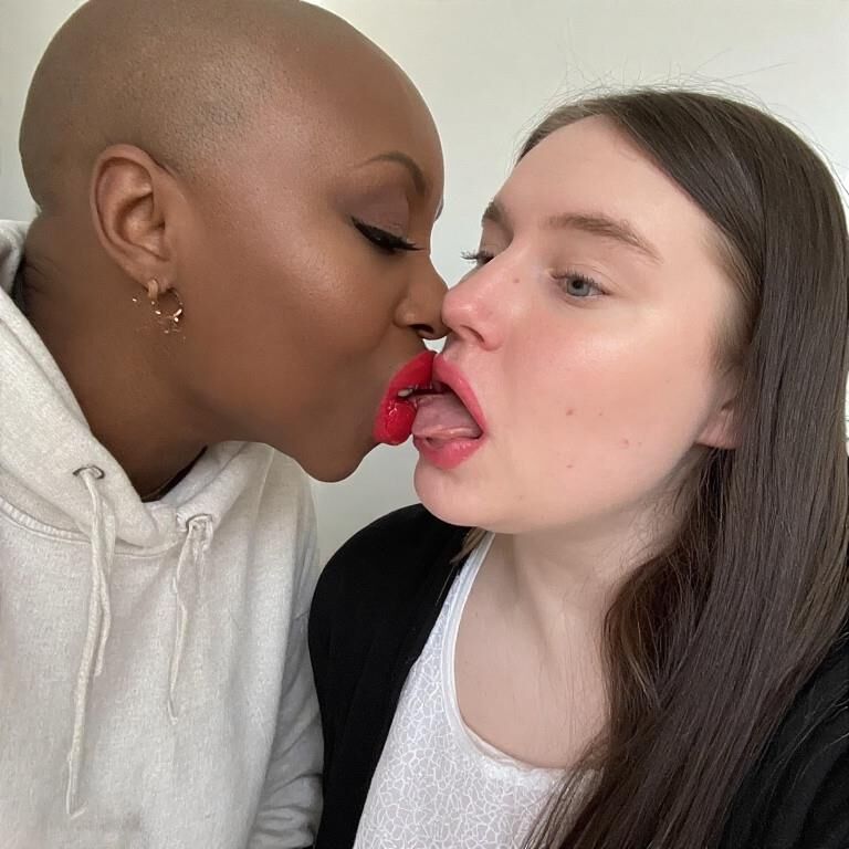 Interracial lesbian kissing
