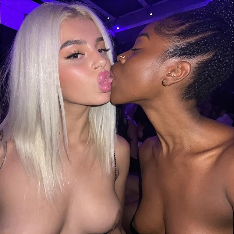 Interracial lesbian kissing