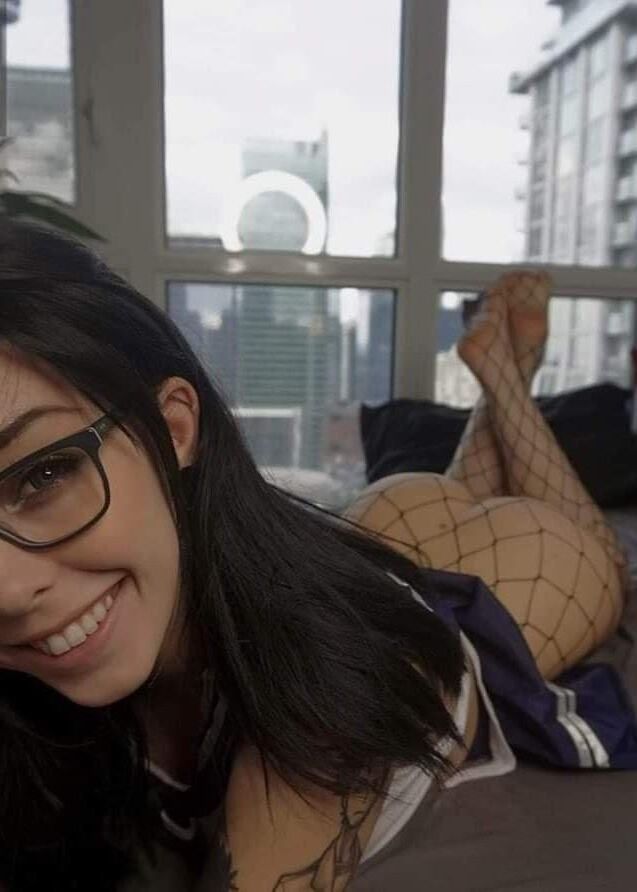 Traje de Halloween de uma colegial sacanagem