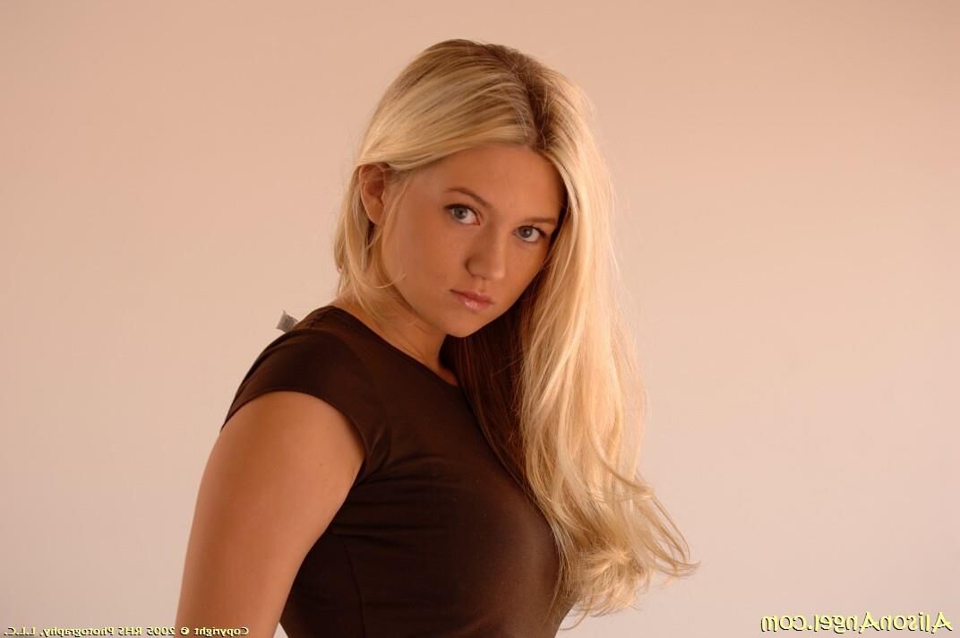 Alison Angel Blondes y sus autos