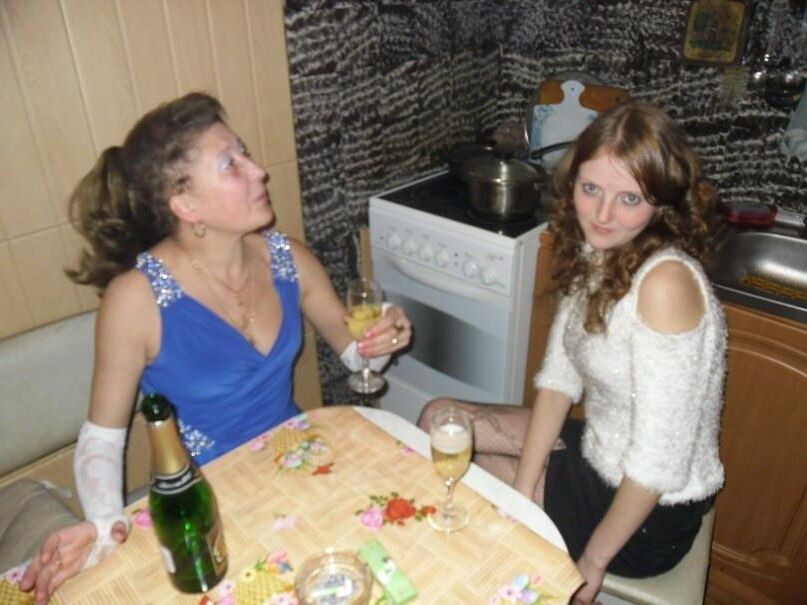 Irina und Dasha Russische Mutter und Tochter aus St. Petersburg