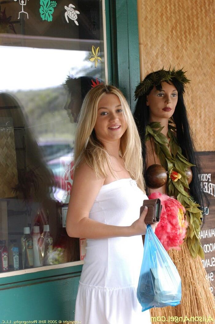 Alison Angel su compañero de viaje