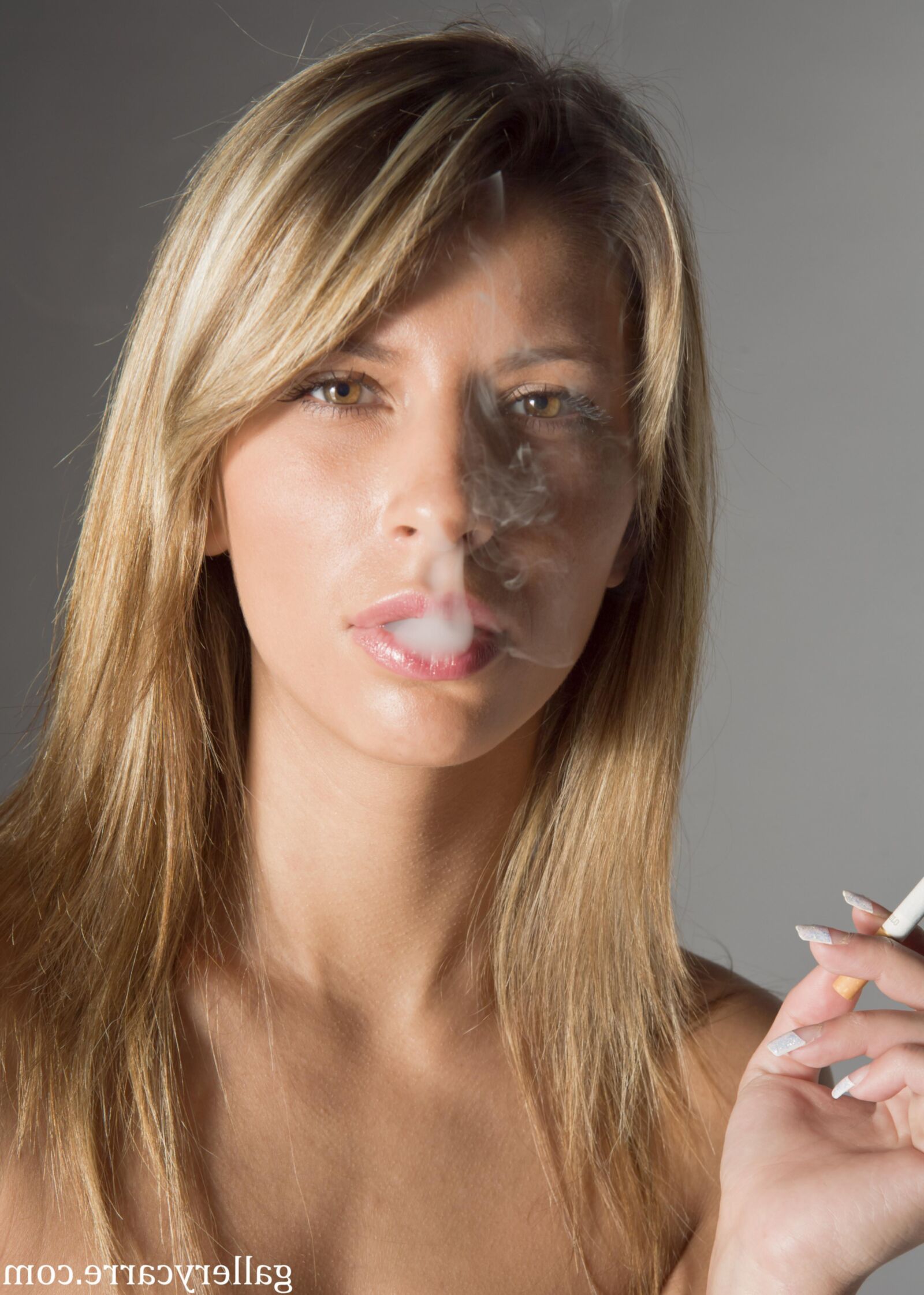 MoreSystudio Carre Moni Smokin