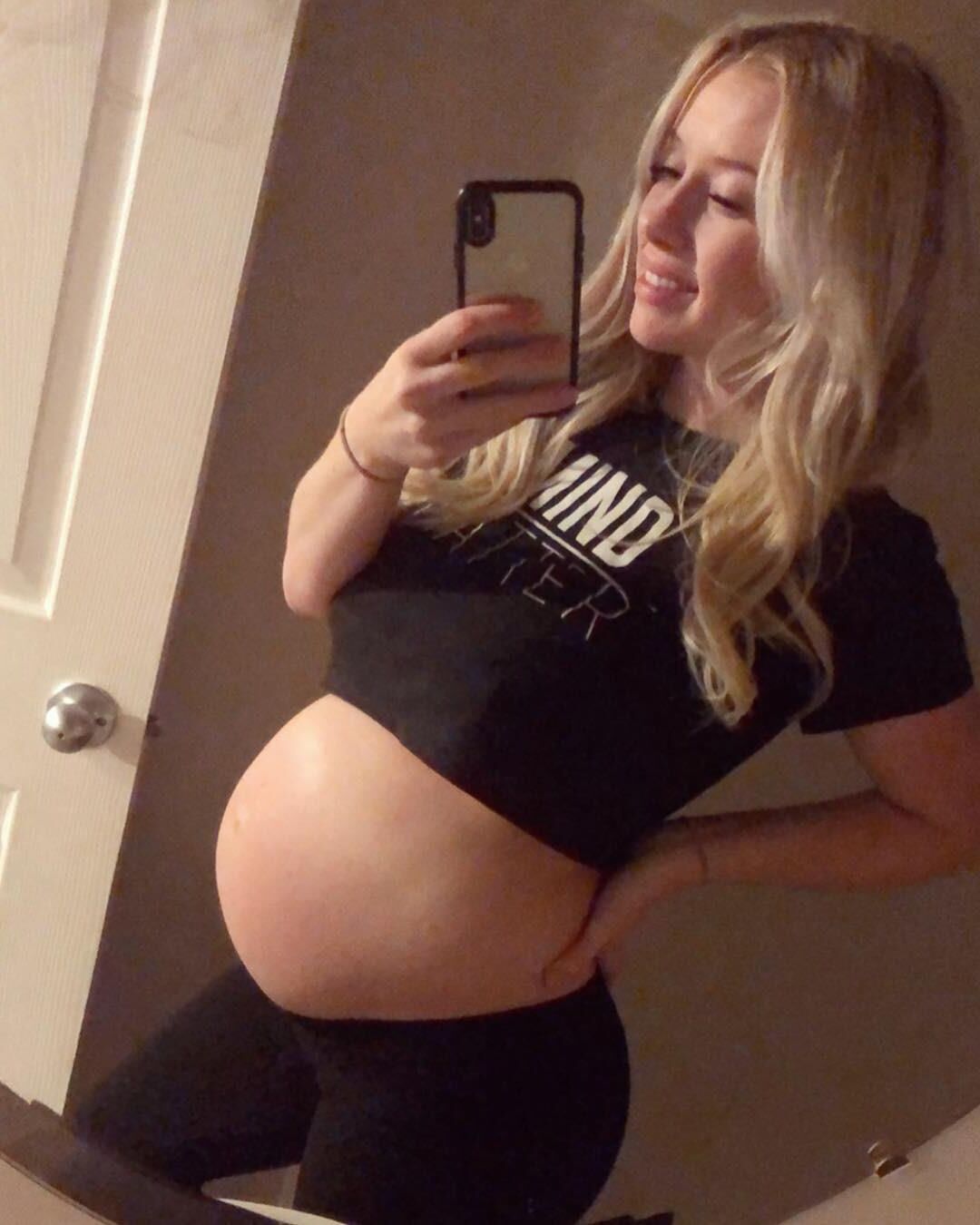 Superbe blonde enceinte