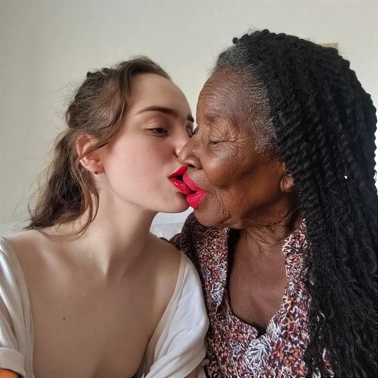 Interracial lesbian kissing