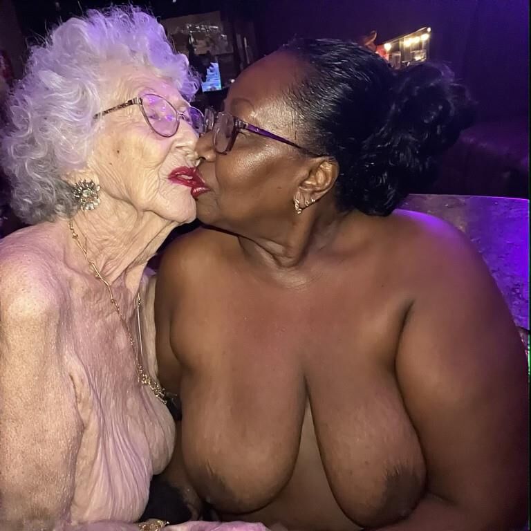 Interracial lesbian kissing