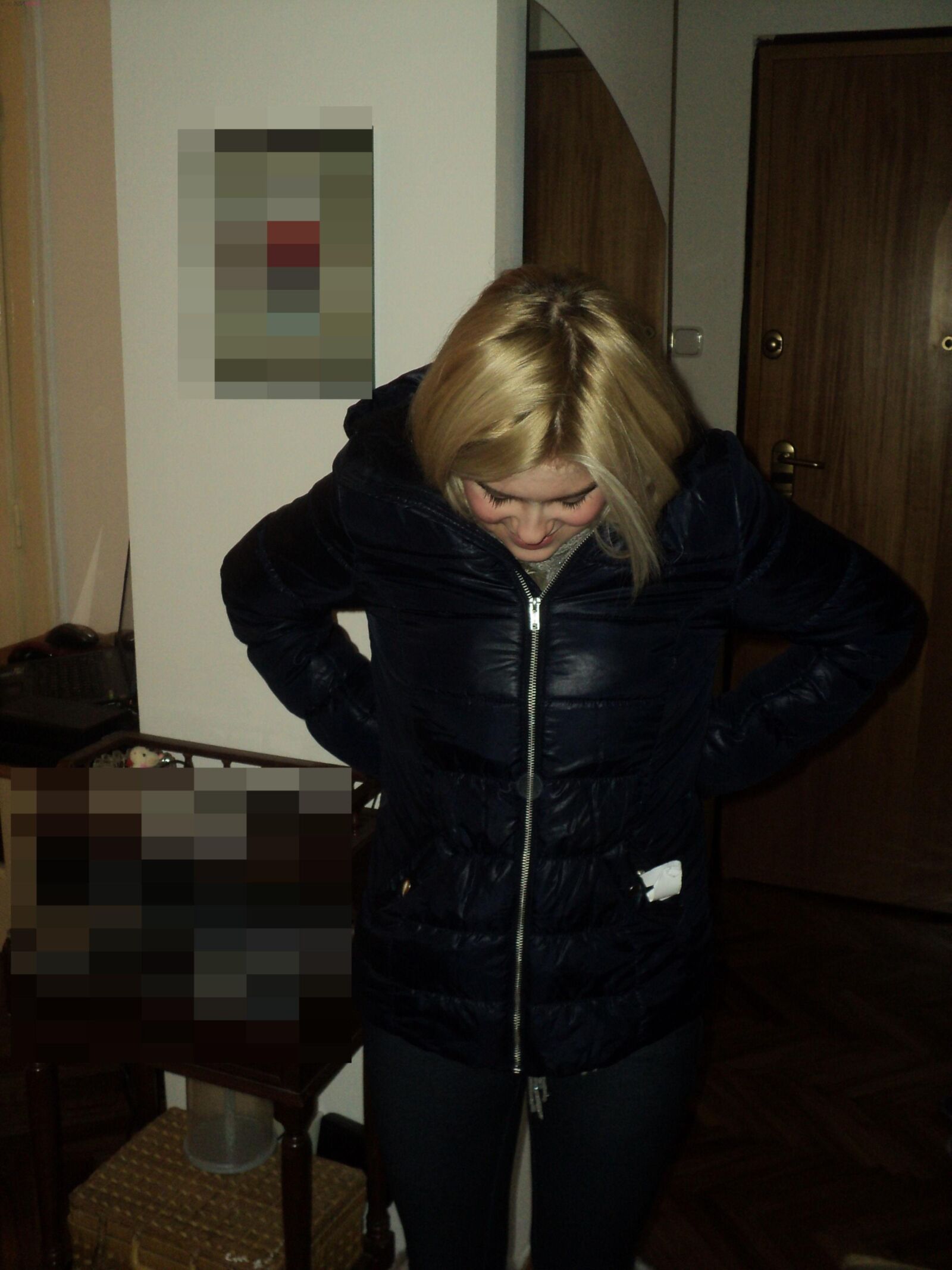 Blonde Poser 