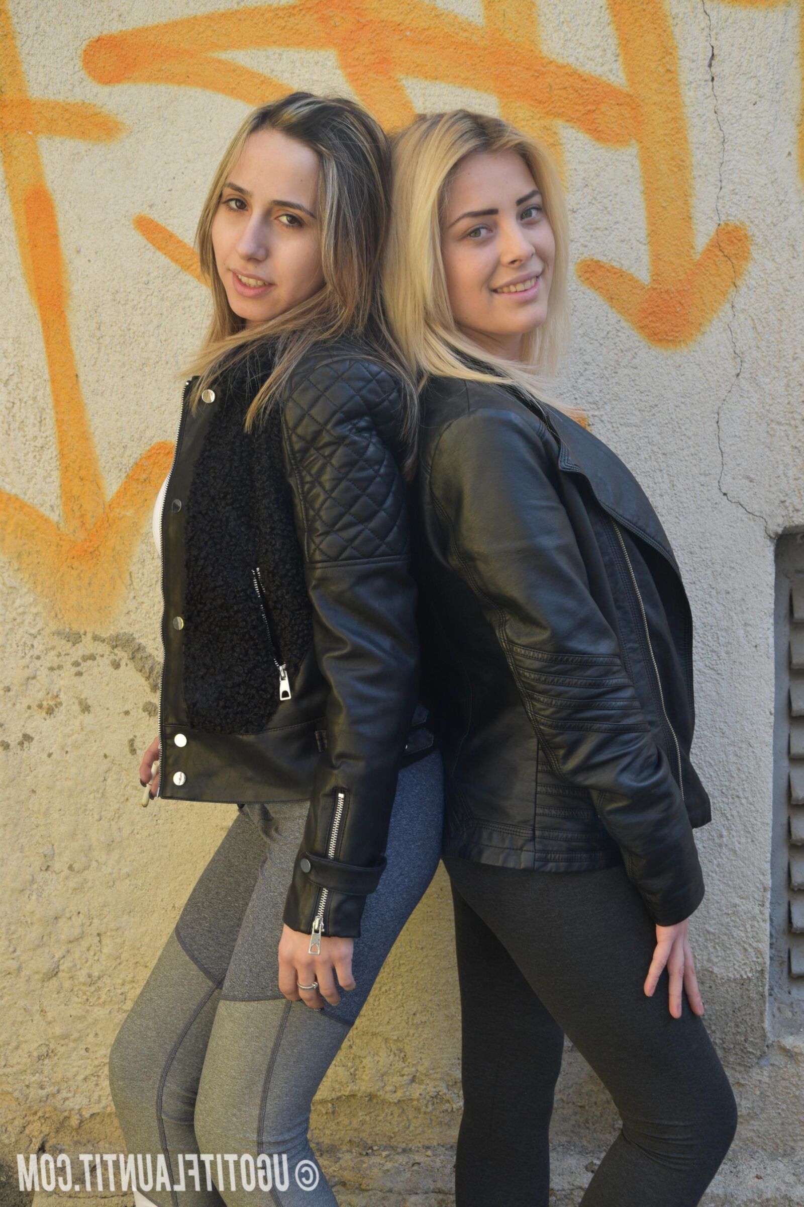 Du hast es zur Schau gestellt, delia und julia im Innenbereich