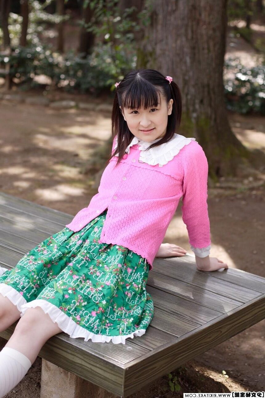 japanese nude model Momo Natsukawa