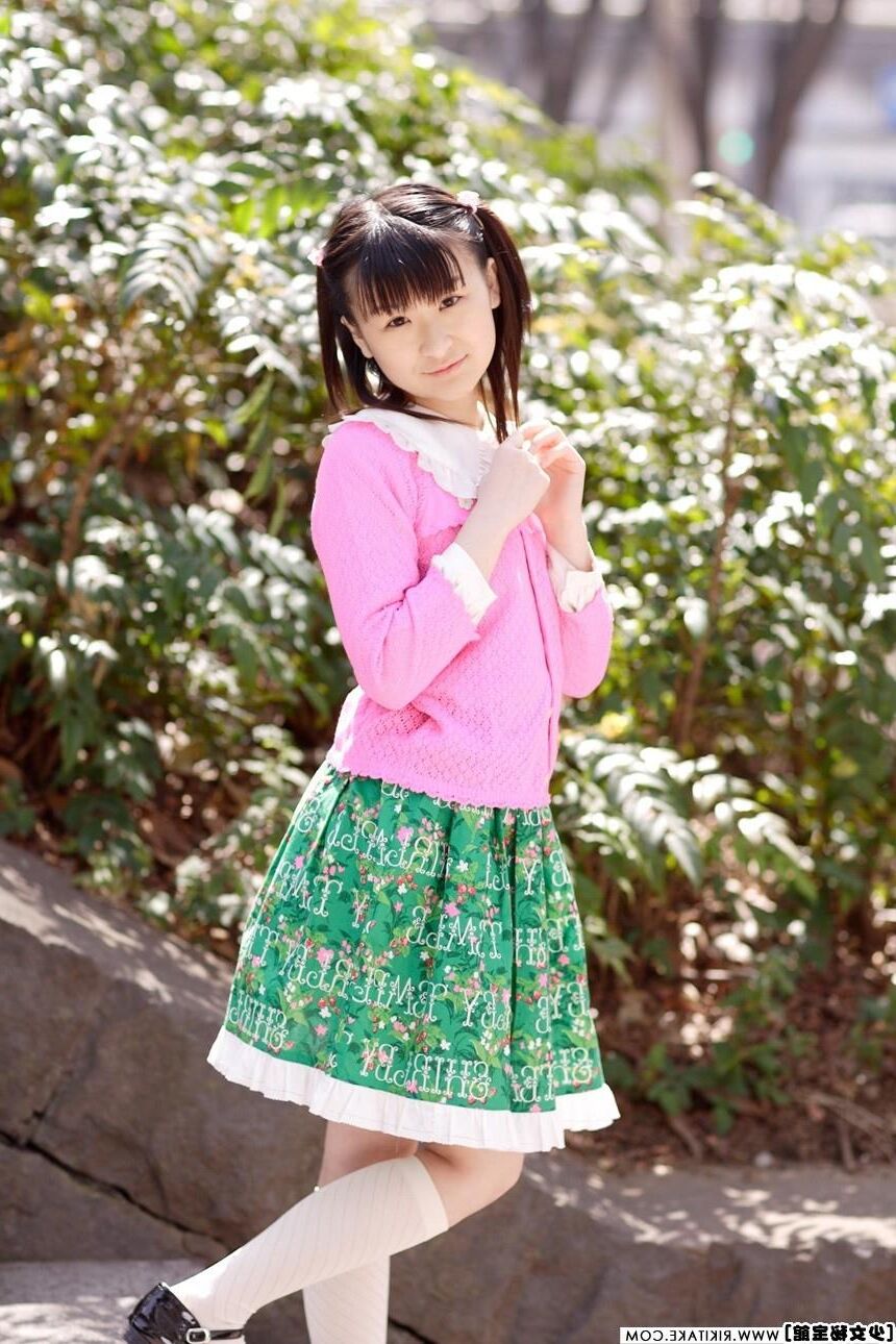 japanese nude model Momo Natsukawa
