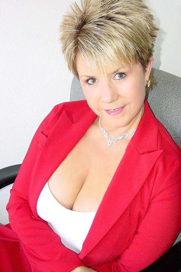 Blond aux cheveux courts