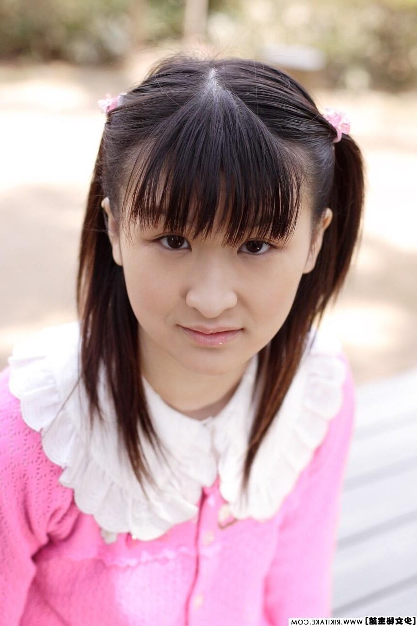 japanese nude model Momo Natsukawa