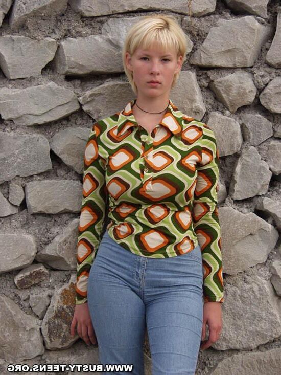 Blond aux cheveux courts