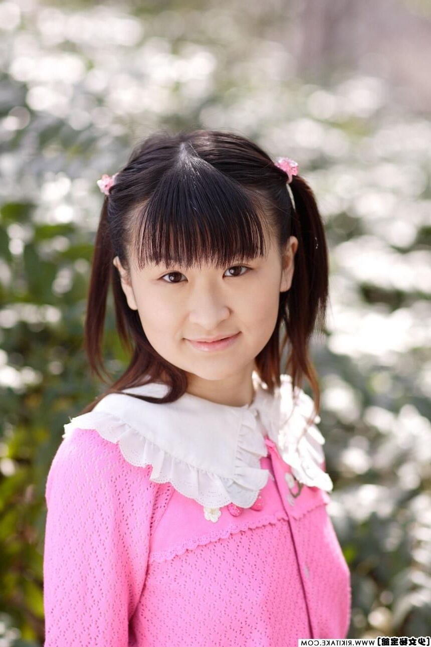 japanese nude model Momo Natsukawa