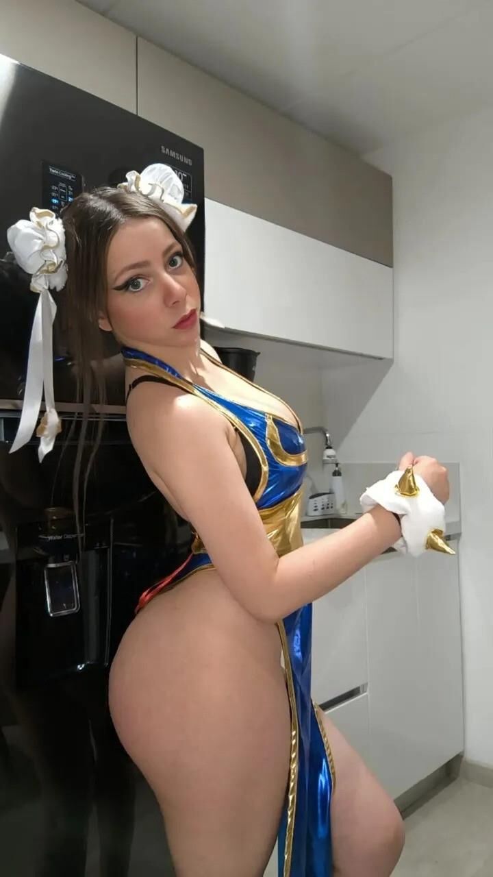 Ella Cosplay