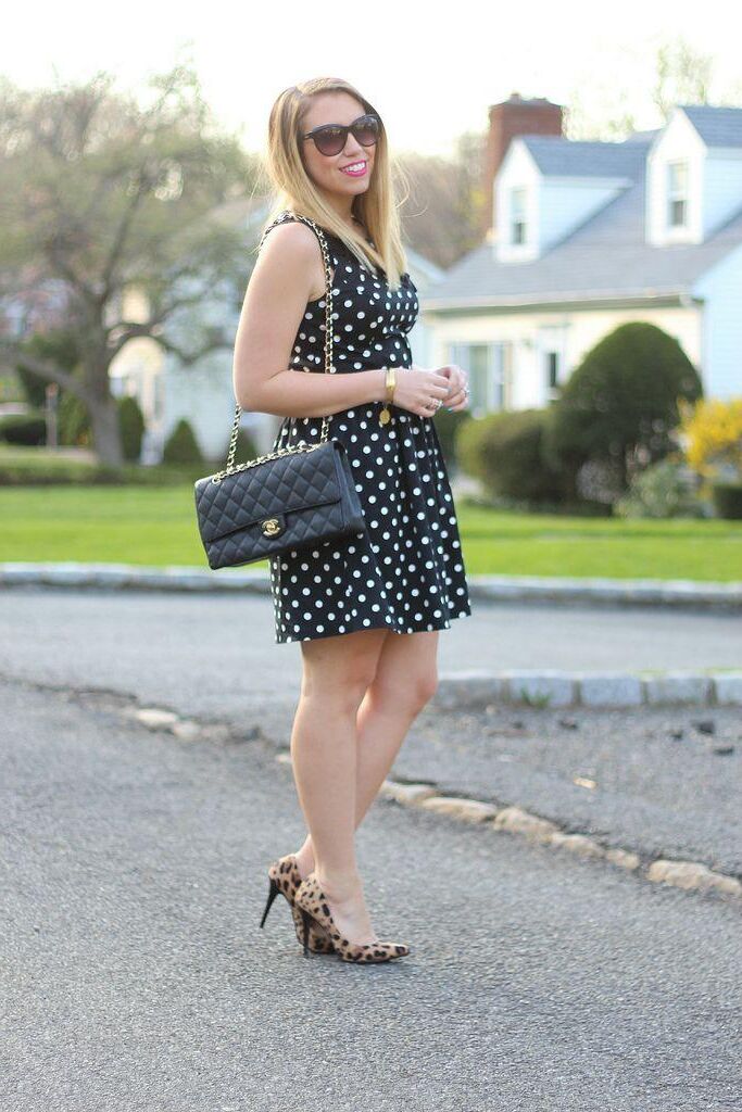 P interest In Beauty Glamorous MILF Blogger