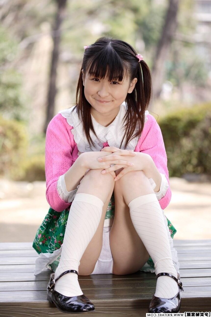 japanese nude model Momo Natsukawa