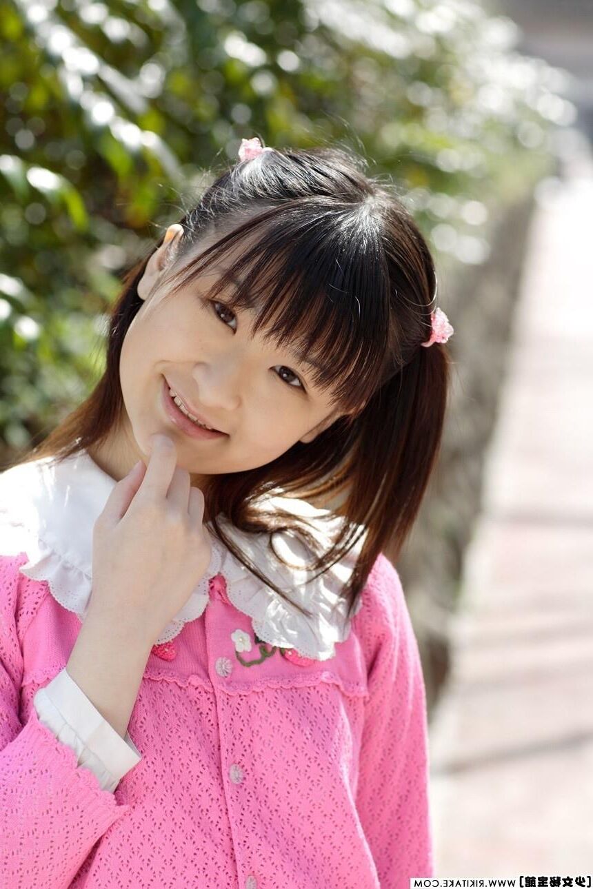japanese nude model Momo Natsukawa