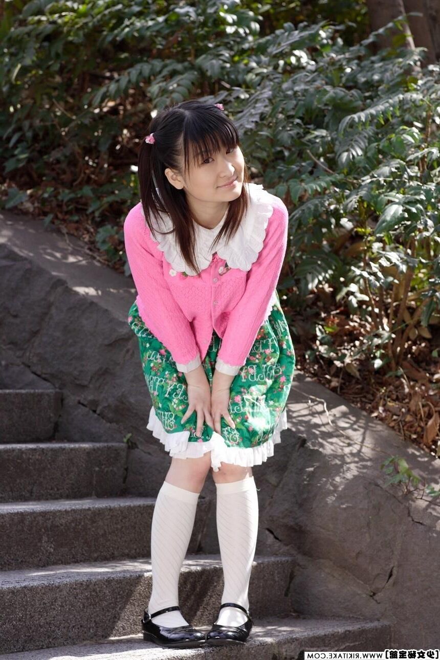 japanese nude model Momo Natsukawa