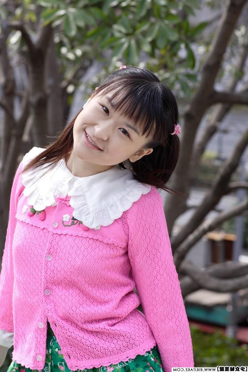 japanese nude model Momo Natsukawa