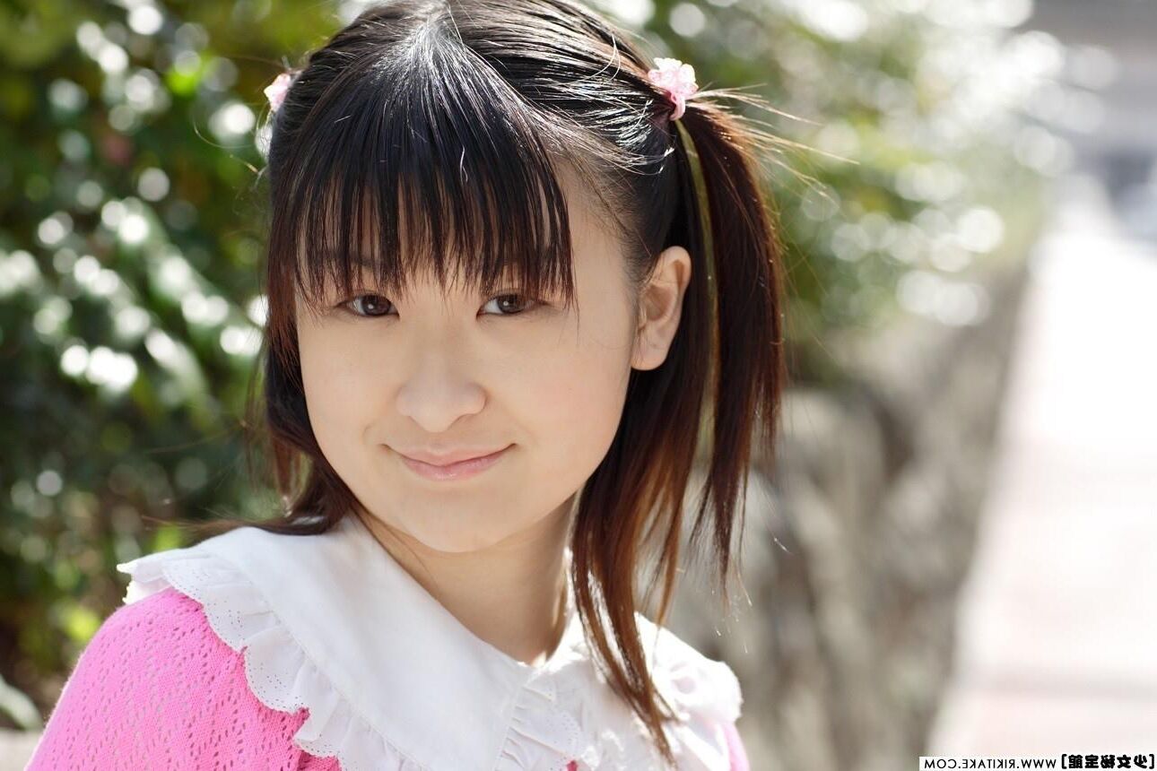 japanese nude model Momo Natsukawa