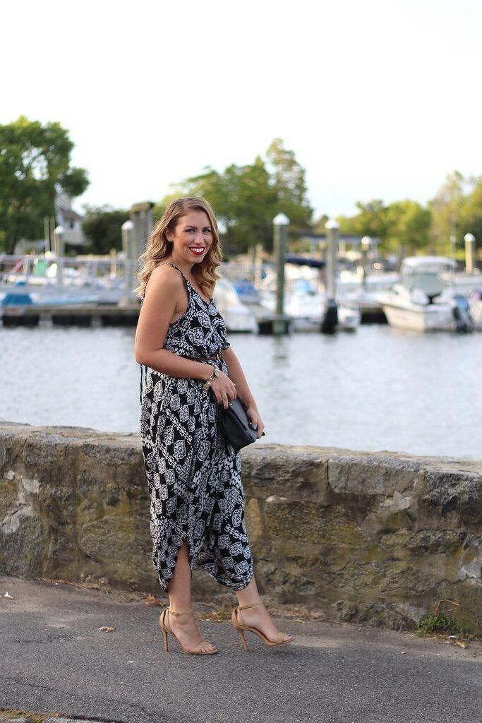 P interest In Beauty Glamorous MILF Blogger