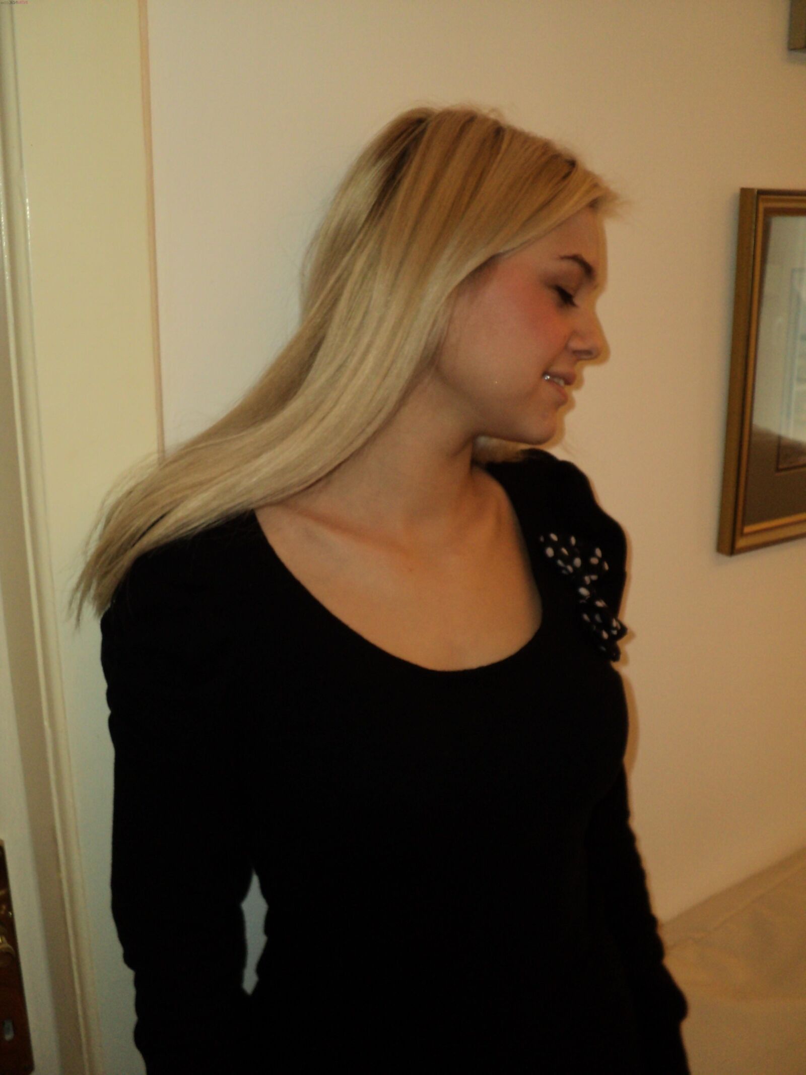 Blonde Poser 