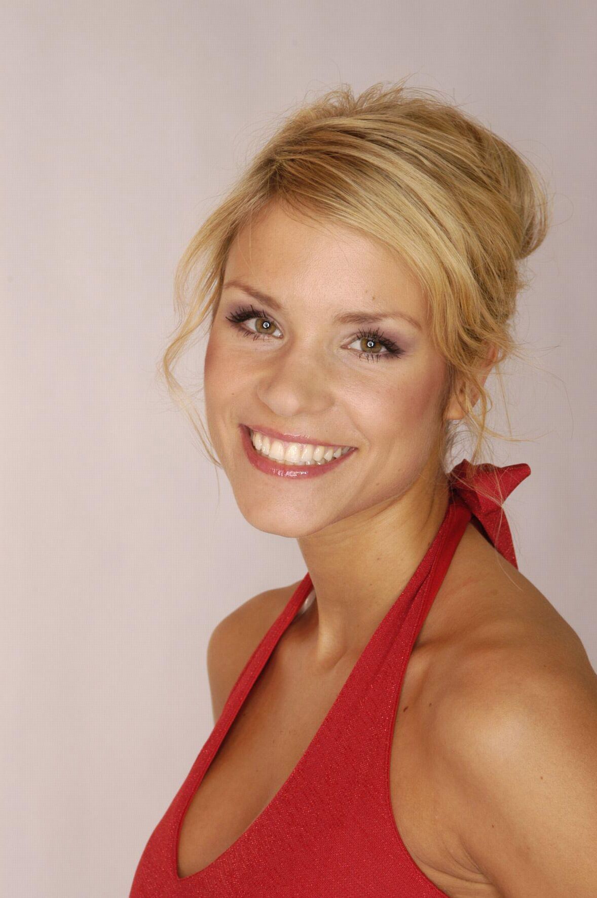 ニーナ・フリーデリケ・グネディグ・ドイツのテレビ女優