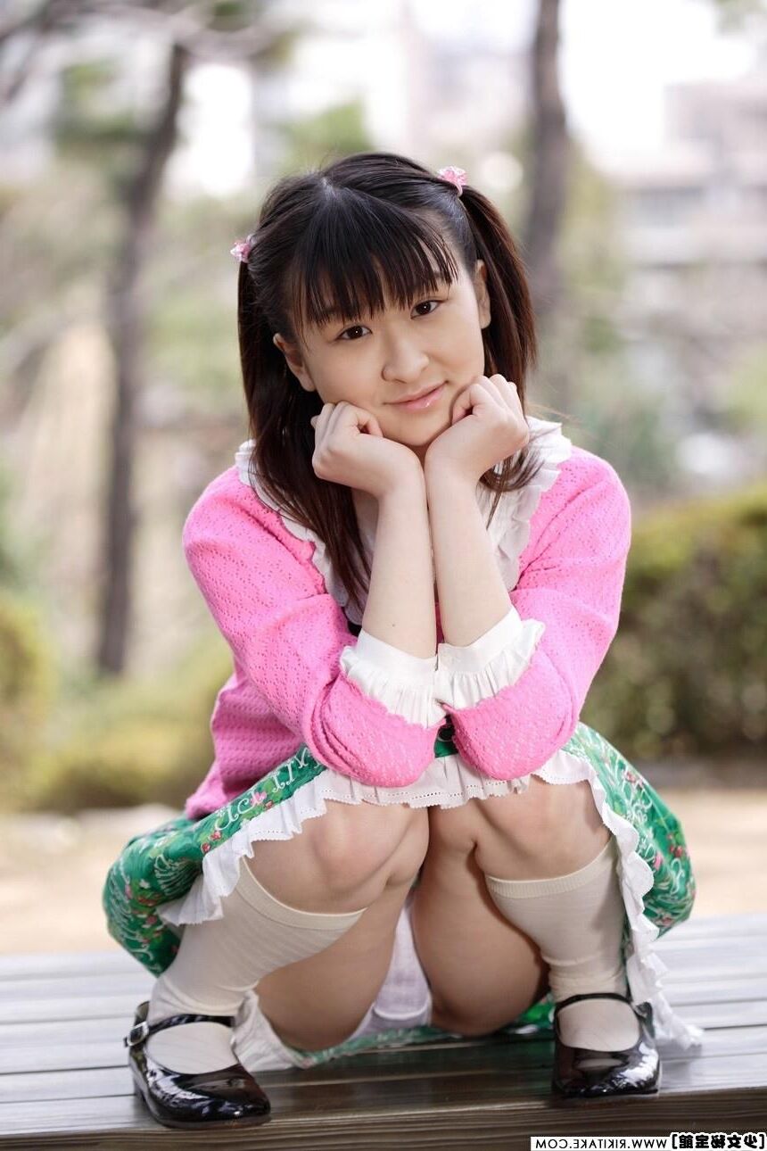 japanese nude model Momo Natsukawa