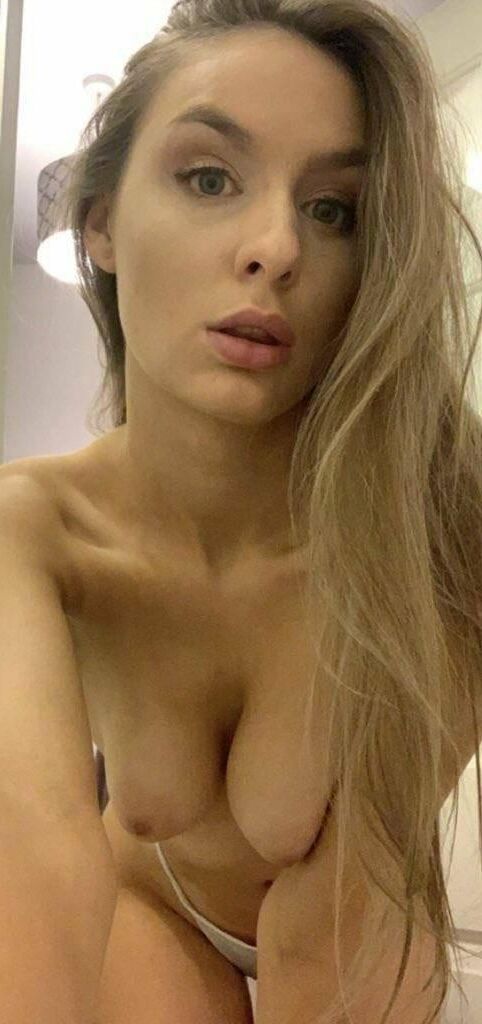 Blonde Poser 