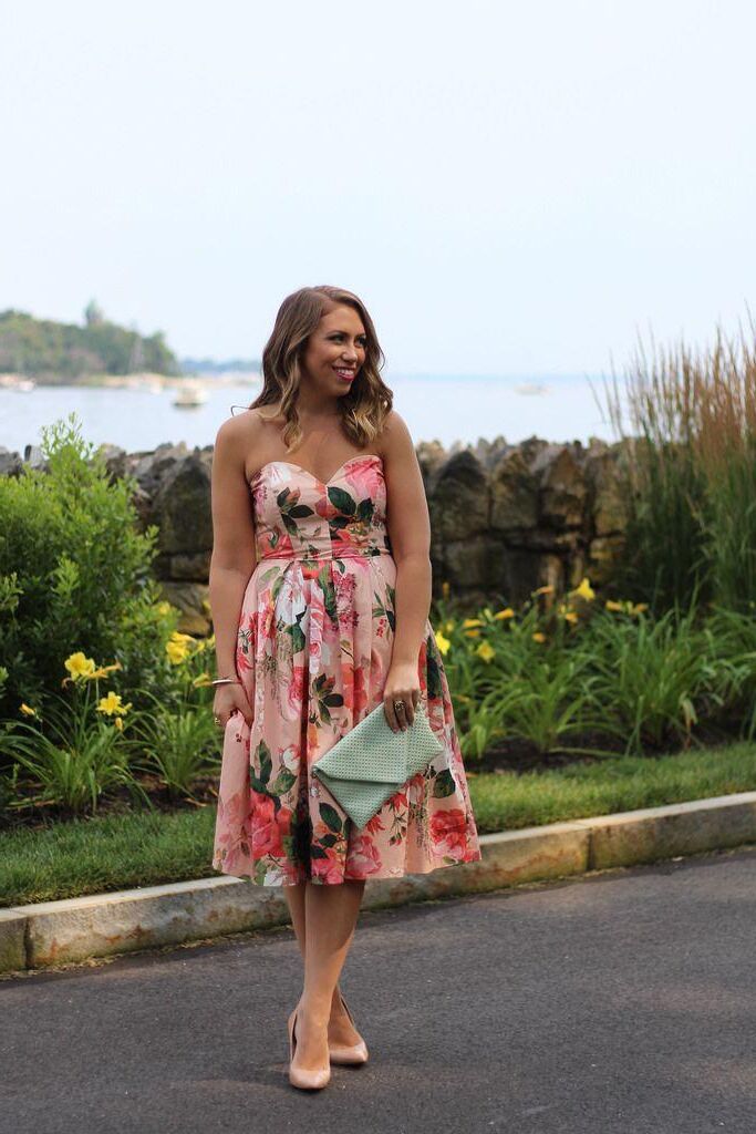 P interest In Beauty Glamorous MILF Blogger