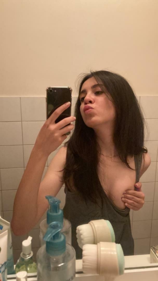 Peitos e fendas amadores