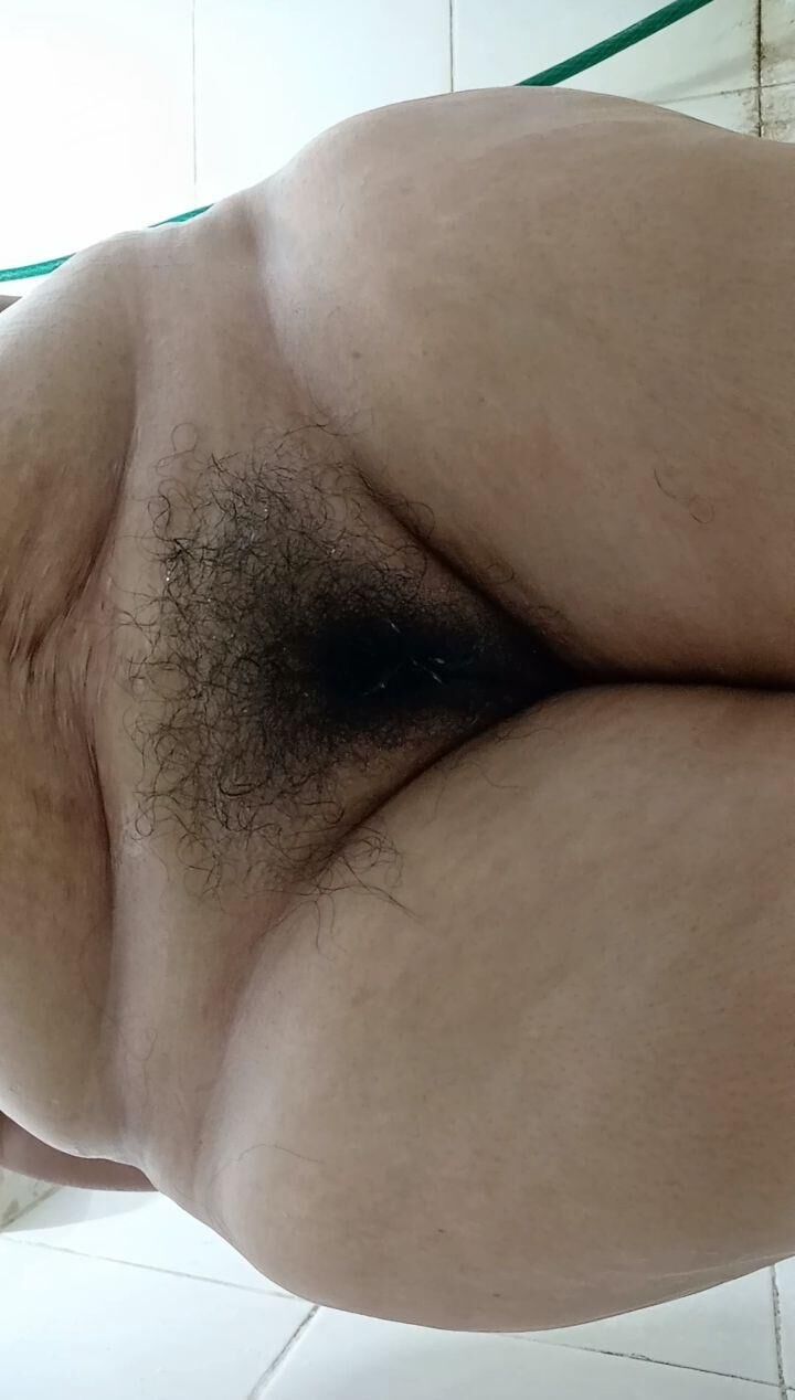 Haarige Muschi Latina