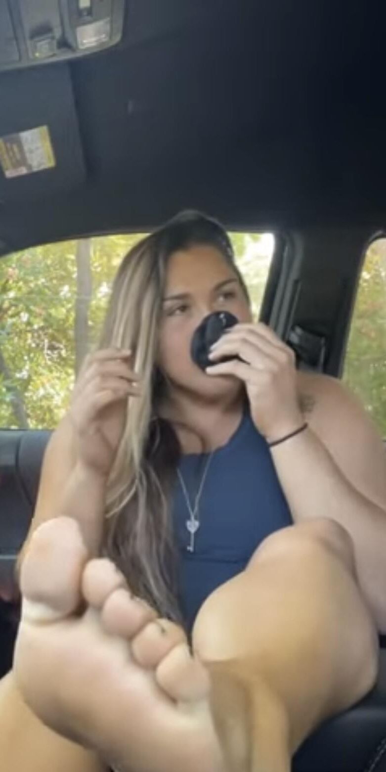 Treinador loiro de fitness bimbo "a prostituta cheirando o pé".