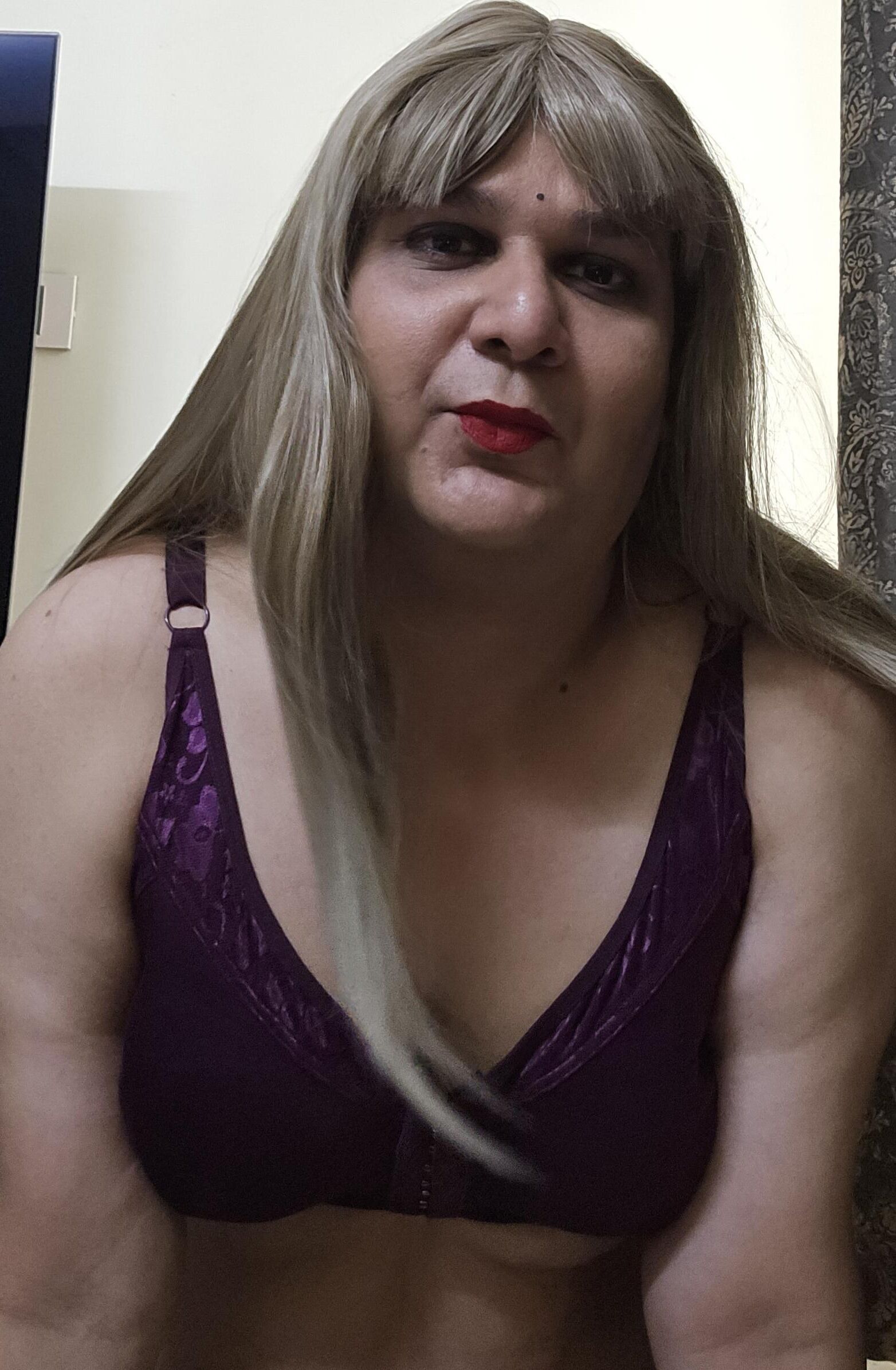 rubio transexual Monica M muestra el set