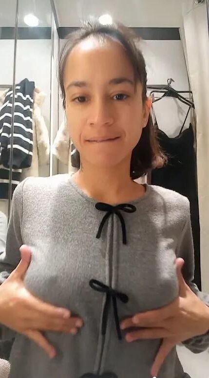 Emilie Kleine Französin MIT Harten Nippeln
