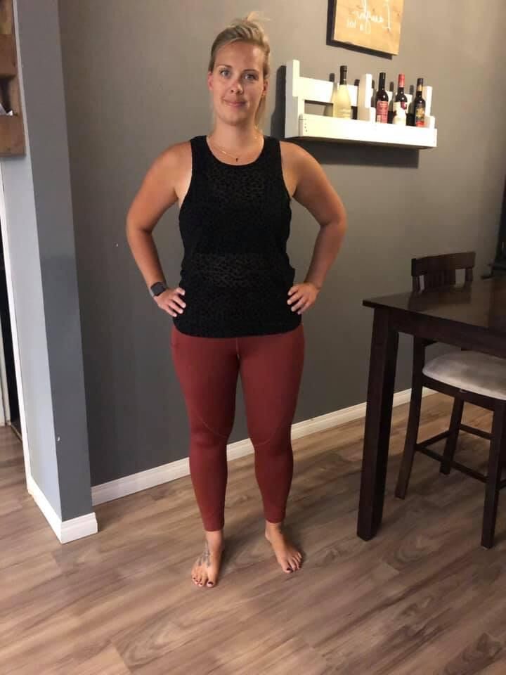 ¡Haz un entrenamiento con chicas en pantalones de yoga! 