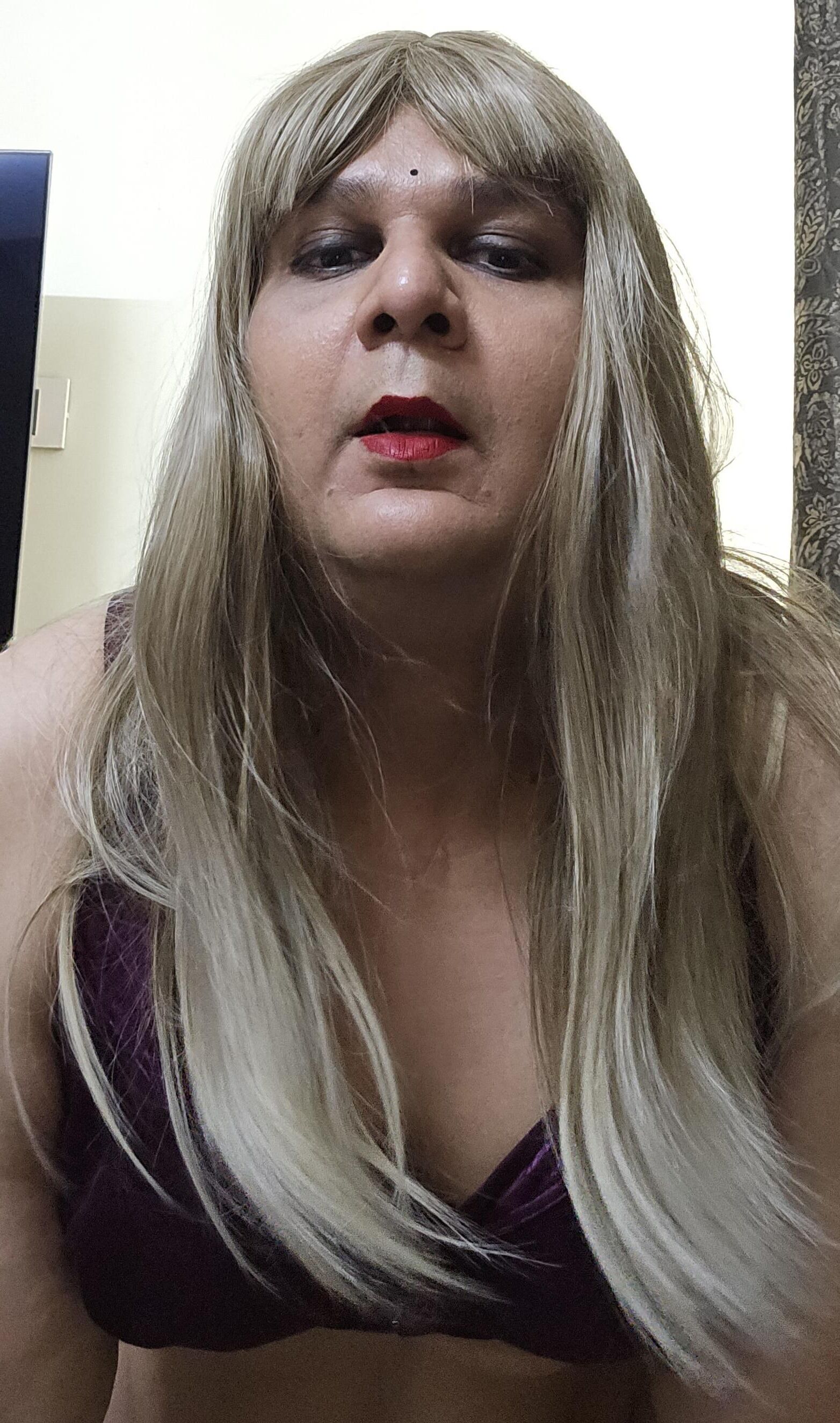 rubio transexual Monica M muestra el set